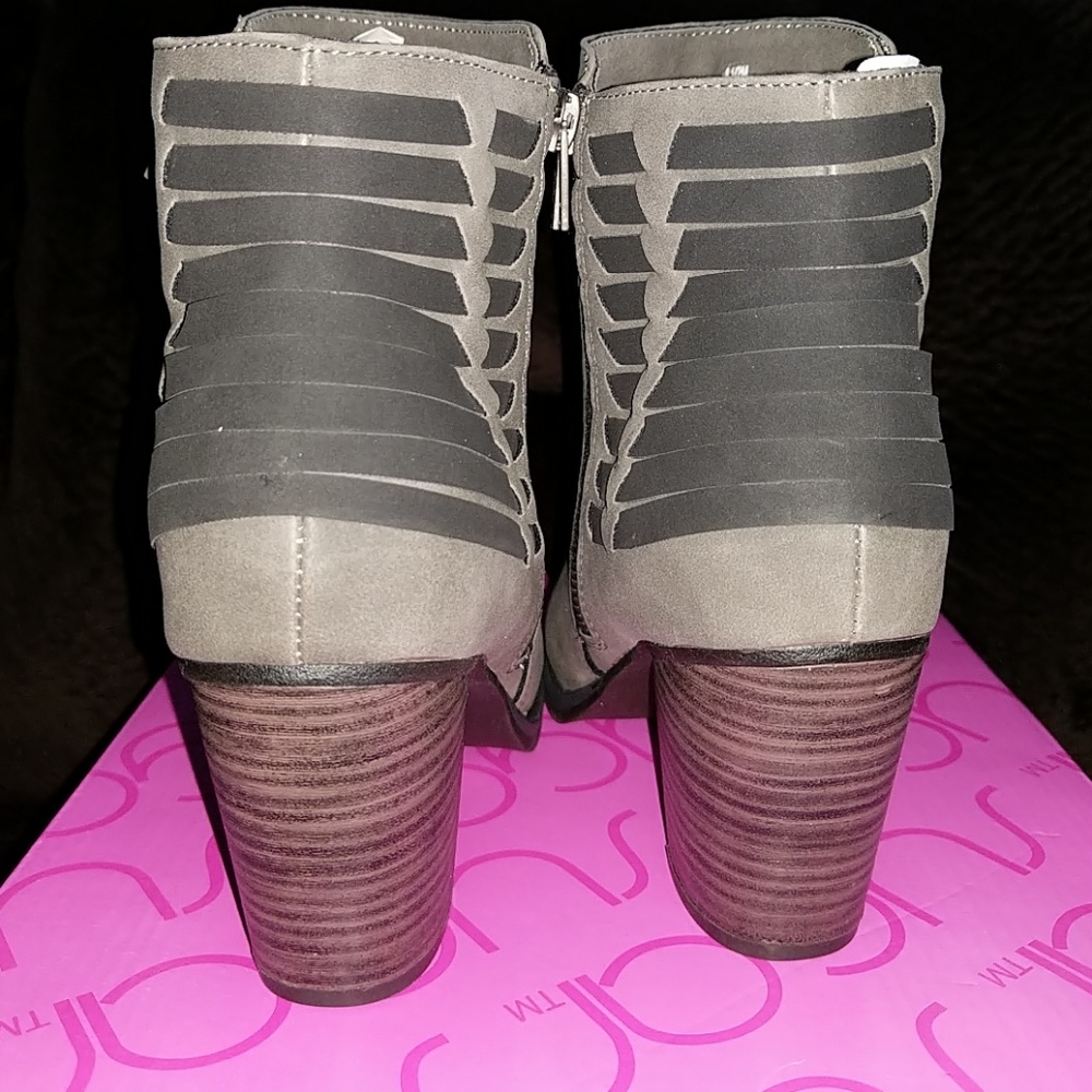 Grey Booties - Picture 4 of 4